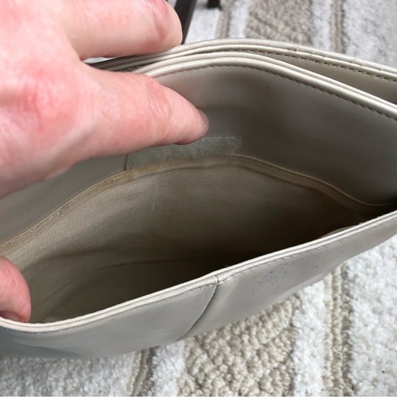 Nine West cross body leather bag. - Picture 5 of 6